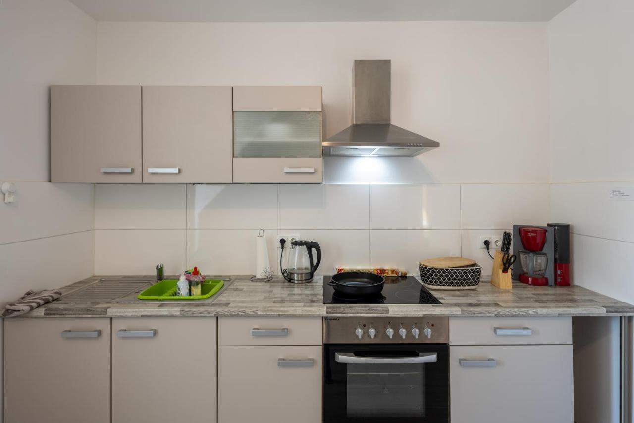 Gaestehaus Olympia Wilhelmshaven - Moderne Einzelzimmer Mit Eigenem Bad Fuer Monteure Schortens Exteriör bild